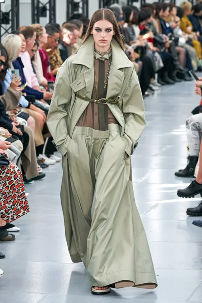 Look 7